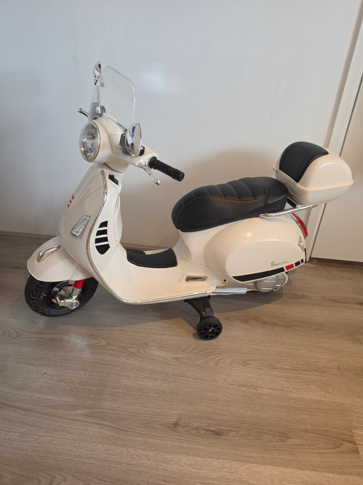 Vespa Kinder Scooter - Wit met Topkoffer, Kinderen en Baby's, Ophalen, Gebruikt