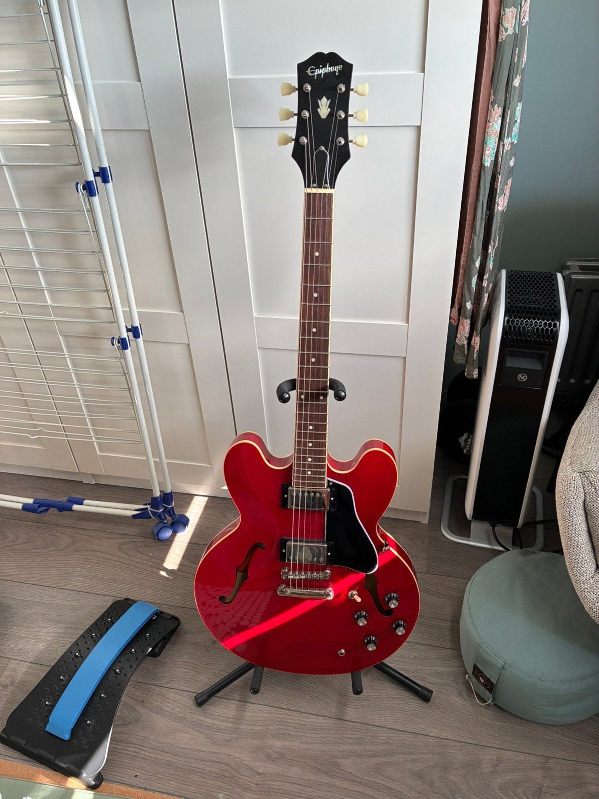 Epiphone ES-335 cherry inspired by Gibson, Muziek en Instrumenten, Snaarinstrumenten | Gitaren | Elektrisch, Ophalen, Hollow body
