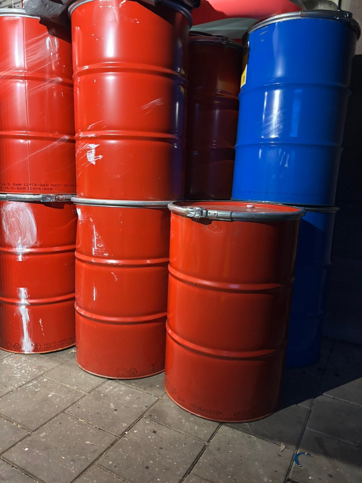 Olievaten 200 liter met deksel en sluitring, Ophalen, Zo goed als nieuw