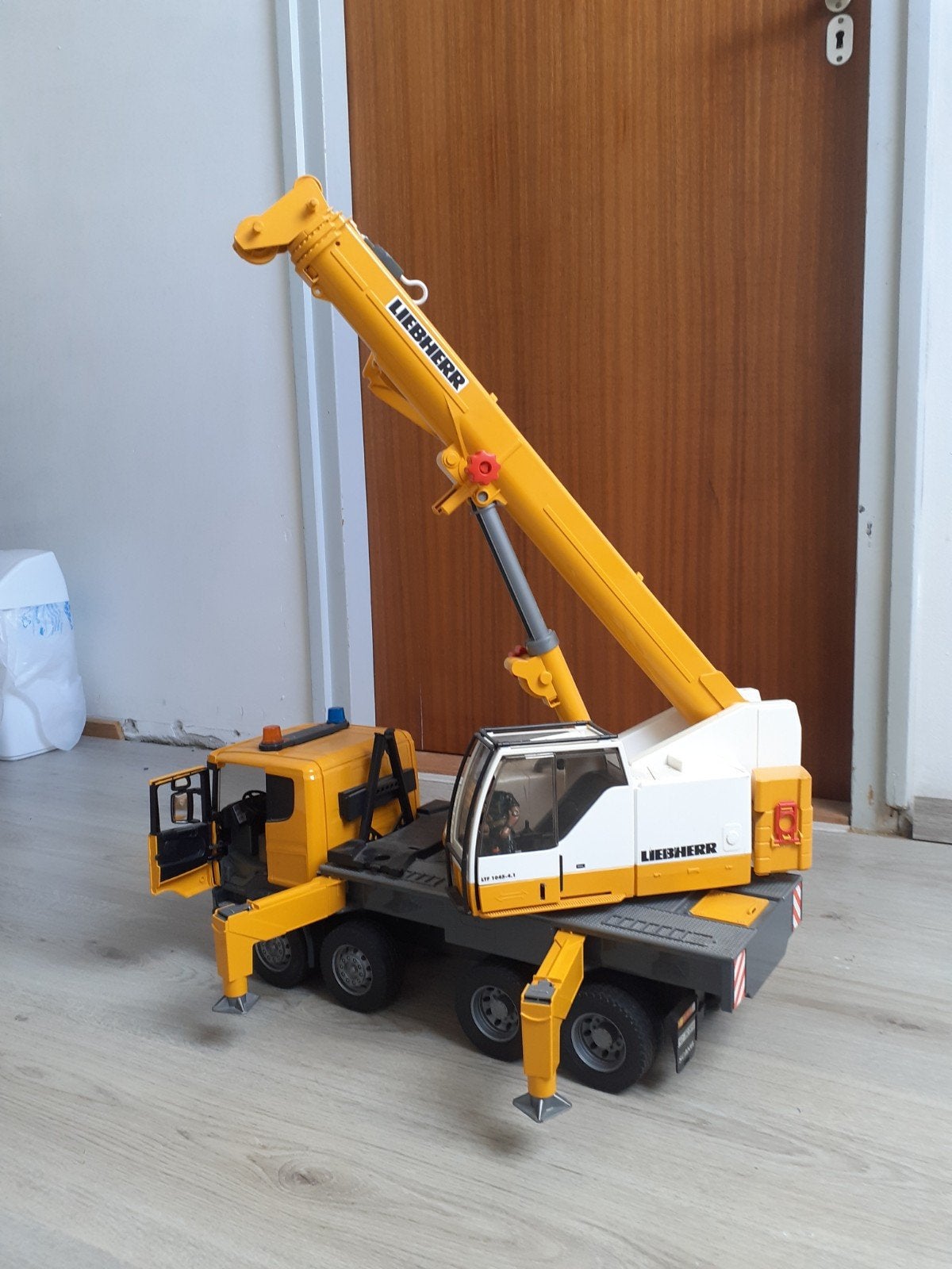 Liebherr Hijskraanauto - Zo goed als nieuw, Kinderen en Baby's, Speelgoed | Speelgoedvoertuigen, Ophalen of Verzenden