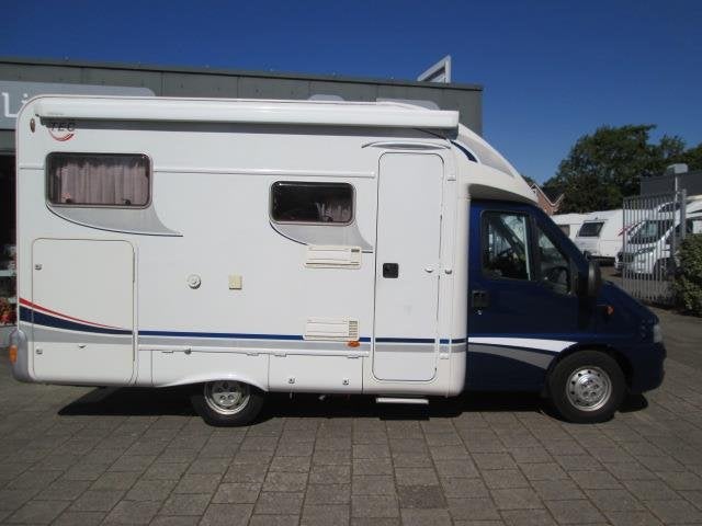 Tec ROTEC 5850TI Compacte camper, Rijksweg 49 B
1906 BD  Limmen, NL, T.E.C., Info@acc-service.nl, Koelkast
