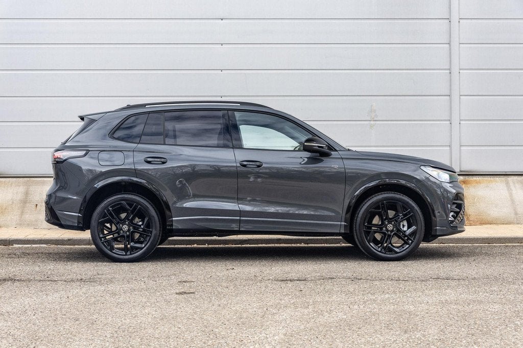 Volkswagen Tiguan 1.5 eHybrid 204pk R-Line Edition | Velgen, Auto's, Volkswagen, 12 maanden, Stof, 1498 cc, 150 min