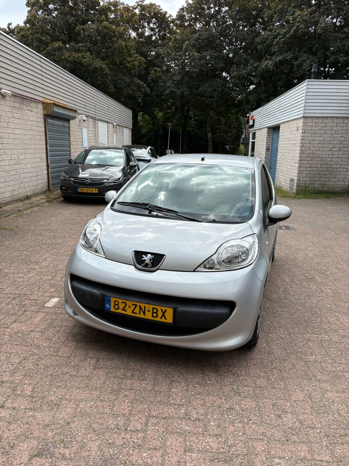 Peugeot 107 1.0 12V 3DR 2008 Grijs, Voorwielaandrijving, Stof, Metallic lak, Zwart