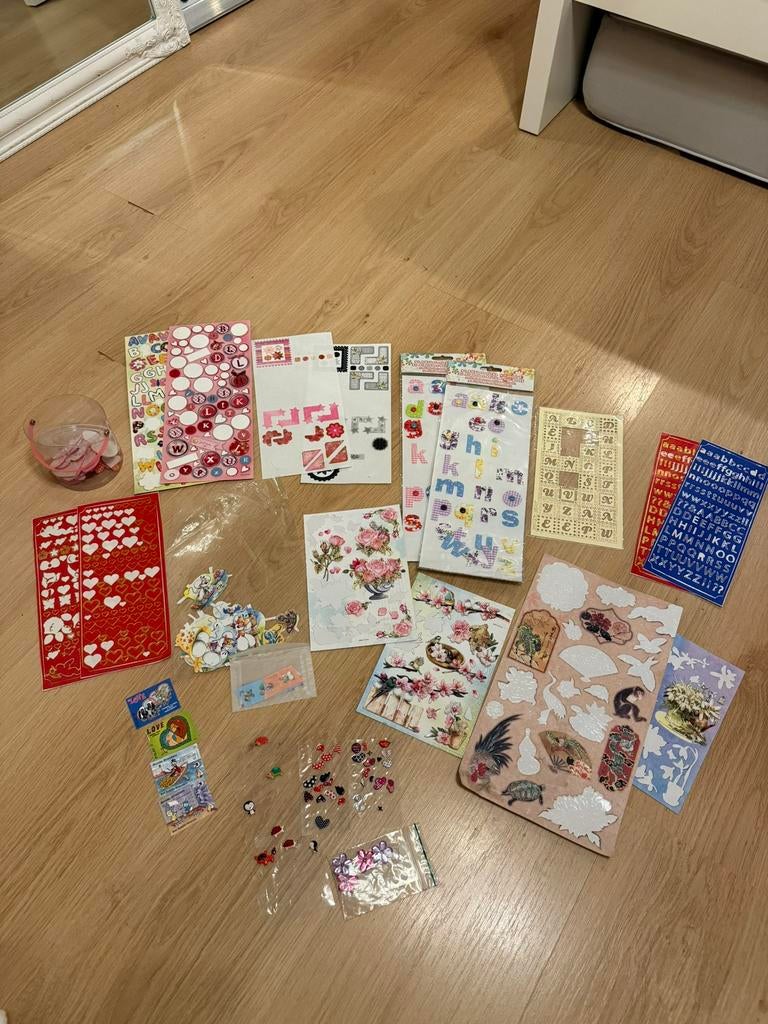 Scrapbook knutsel spullen, stickers en didl, Ophalen of Verzenden, Zo goed als nieuw, Versiering of Embellishment