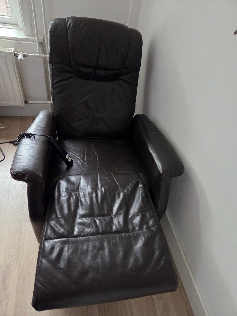 Leren relaxfauteuil met elektrische verstelling, Ophalen, Gebruikt, 75 tot 100 cm, Leer