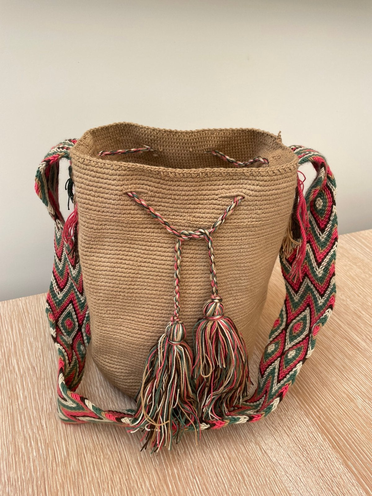 Nieuw: Wayuu Mochila Tas - Handgemaakt in Colombia, Ophalen of Verzenden, Nieuw, Beige, Overige typen