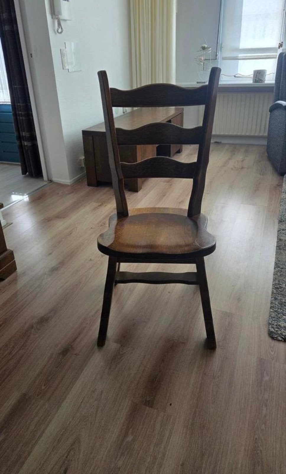 4 houten stoelen, Ophalen