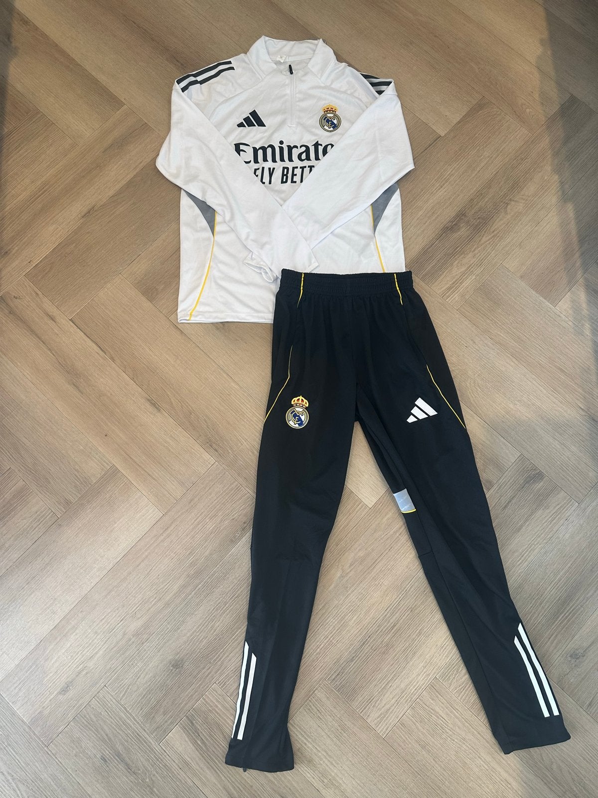 Real Madrid Trainingspak Maat S, Sport en Fitness, Maat S, Ophalen of Verzenden, Zo goed als nieuw, Trainingspak
