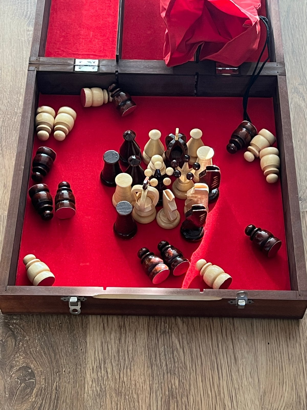 Houten Schaakspel met Opbergdoos en Schaakstukken, Een of twee spelers, Ophalen of Verzenden, Gebruikt, Reisspel
