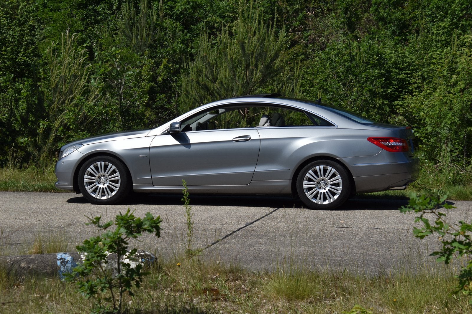 Mercedes-Benz E-Klasse 1.8 E200 CGI Coupe AUT 2010 Grijs, Auto's, Mercedes-Benz, Achterwielaandrijving, 1800 kg, 4 cilinders, 4 stoelen