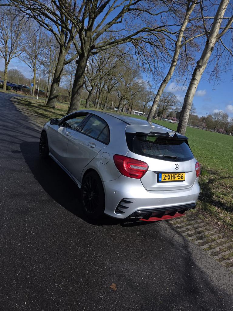 Mercedes-Benz A-Klasse 1.6 A180 Blue EFF AUT 2014 Grijs, Automaat, Achterwielaandrijving, 1295 kg, 4 cilinders