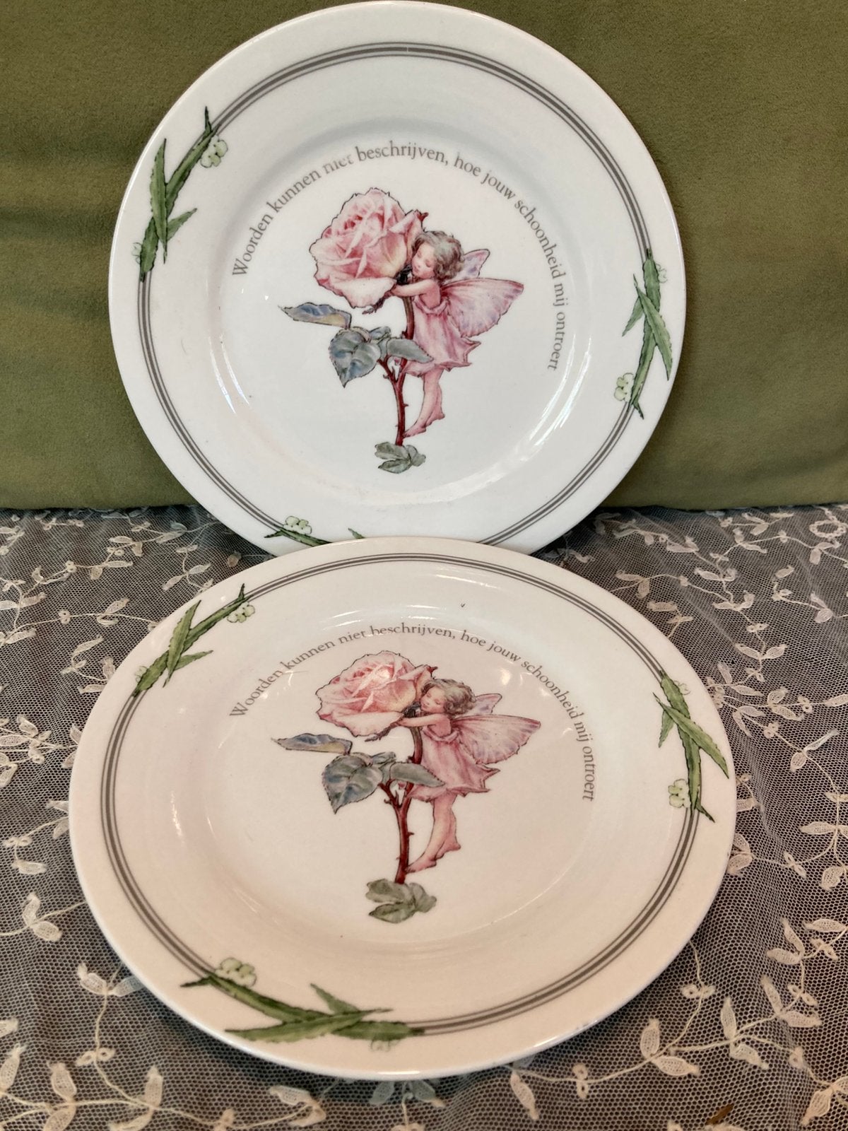 Bord Flower Fairies, roos (180825), Huis en Inrichting, Keuken | Servies, Gebruikt, Ophalen of Verzenden, Bord(en), Overige stijlen