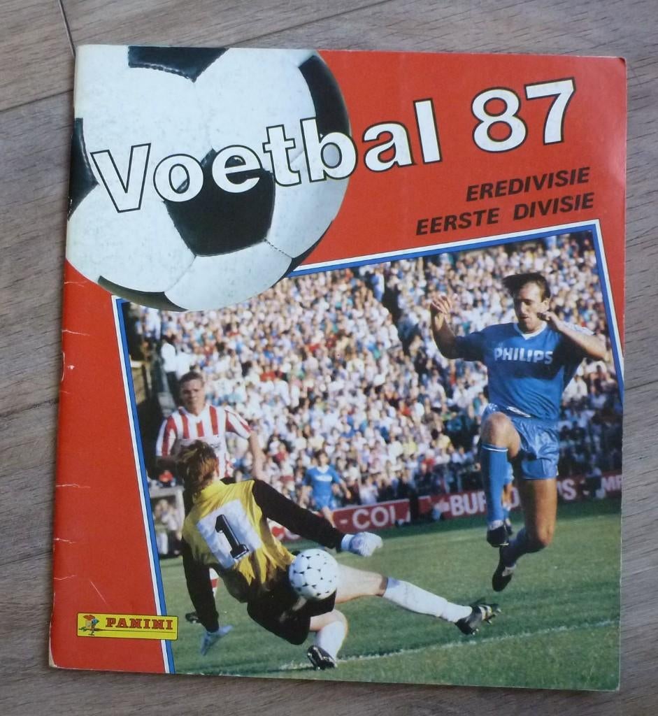 Panini Voetbalplaatjesalbum 1987 met van der Gijp voorop (12, Verzamelen, Ophalen of Verzenden, Zo goed als nieuw, PSV, Poster, Plaatje of Sticker