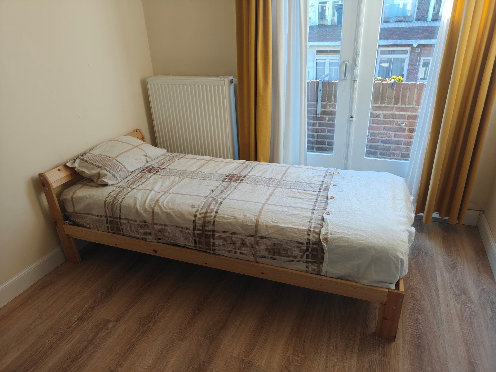Ikea bed 90*200 & Lattenbodem inclusie Matrass & Duvet cover, Ophalen, 90 cm, 200 cm, Hout