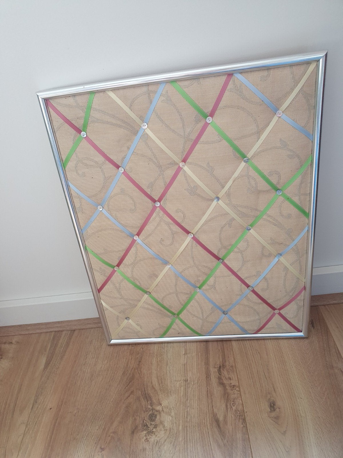 Uniek handgemaakt prikbord met linten, Huis en Inrichting, Ophalen, Zo goed als nieuw, Prikbord