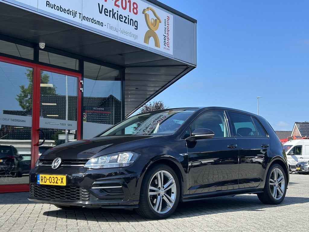 Volkswagen Golf 1.0 TSI Highline Business R | Lederen Bekled, Auto's, Volkswagen, Voorwielaandrijving, 12 maanden, Gebruikt, Zwart