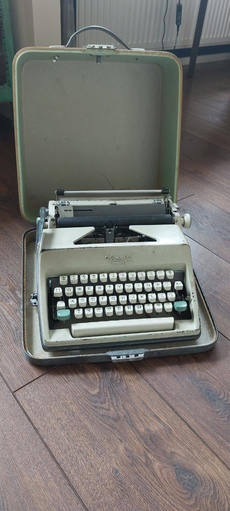Typemachine Olympia Monica, Diversen, Typemachines, Ophalen, Gebruikt
