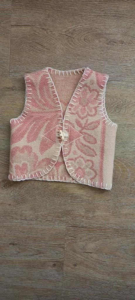 Handgemaakte wollen bodywarmer maat 68, Kinderen en Baby's, Handgemaakt, Nieuw, Ophalen of Verzenden, Truitje of Vestje