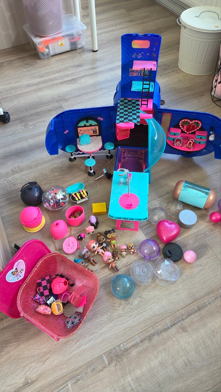 Grote L.O.L. Surprise! set met camper en veel poppen, Kinderen en Baby's, Ophalen, Gebruikt