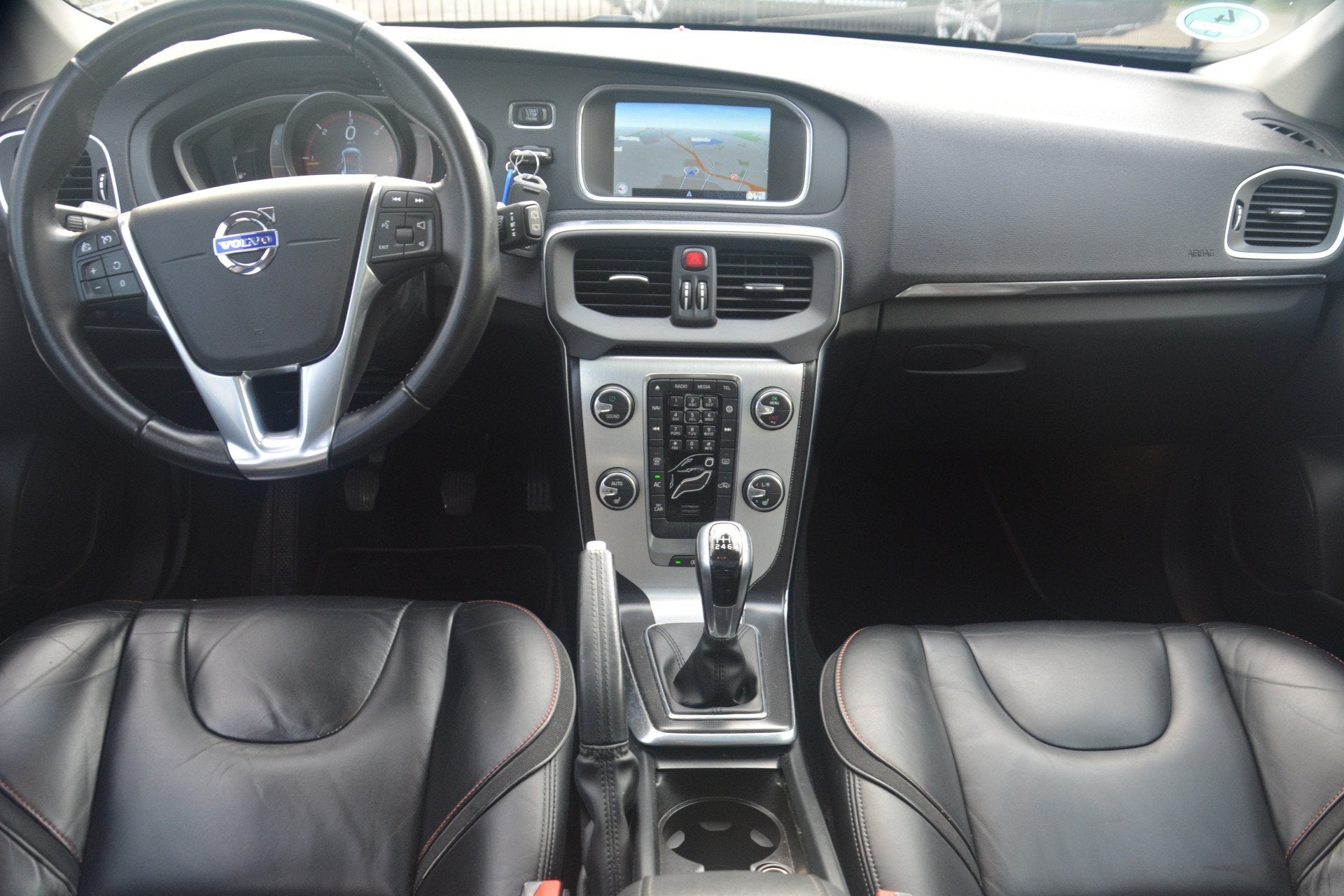 Volvo V40 2.0 D2 Ocean Race Business OCEAN RACE zeer complee, Auto's, Voorwielaandrijving, Dealer onderhouden, Gebruikt, 4 cilinders