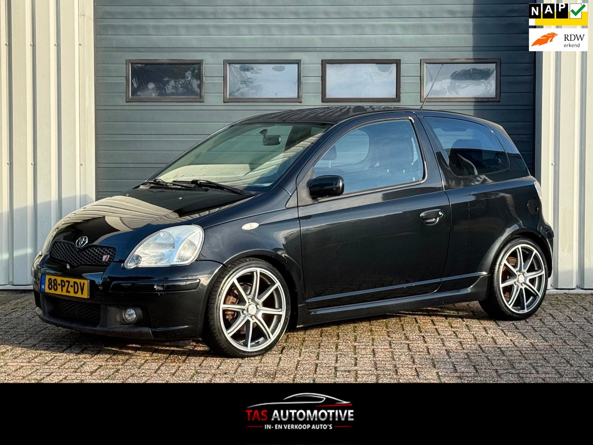 Toyota Yaris 1.5 VVT-i T-Sport AIRCO / NAP / 106 PK, Auto's, Voorwielaandrijving, Gebruikt, 31 €/maand, 4 cilinders