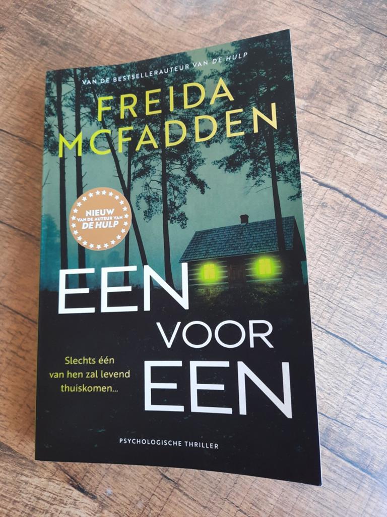 Freida McFadden - Een voor een, Boeken, Thrillers, Ophalen of Verzenden, Zo goed als nieuw, Freida McFadden