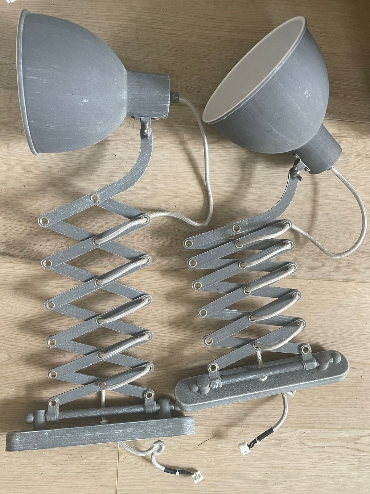 Set van 2 grijze bedlampjes/wandlampen uitschuifbaar, Bedlamp, Grijs, Ophalen of Verzenden, Zo goed als nieuw
