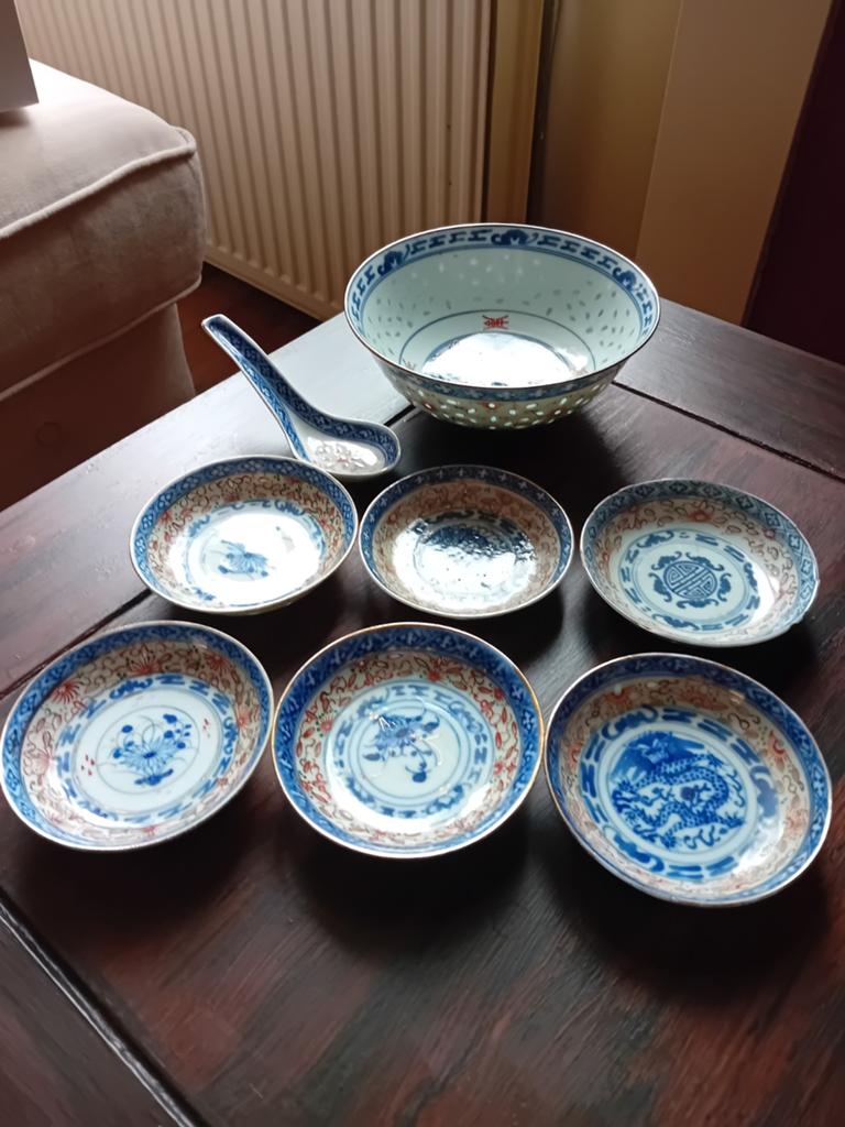 Antieke Chinees rijstporseleinen pindaset, Ophalen