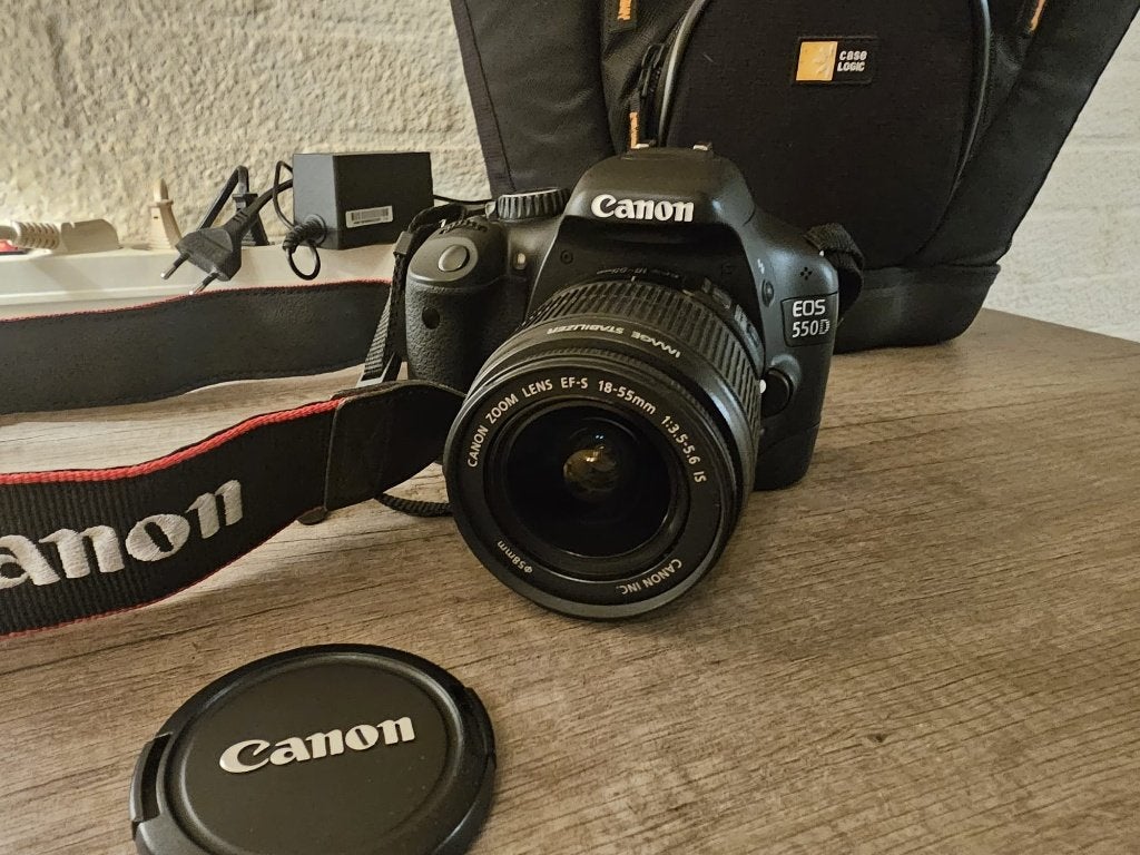 (Als nieuwe) Canon EOS-550D Digitale spiegel reflex camera., Ophalen, Spiegelreflex, Canon, Geheugenkaart