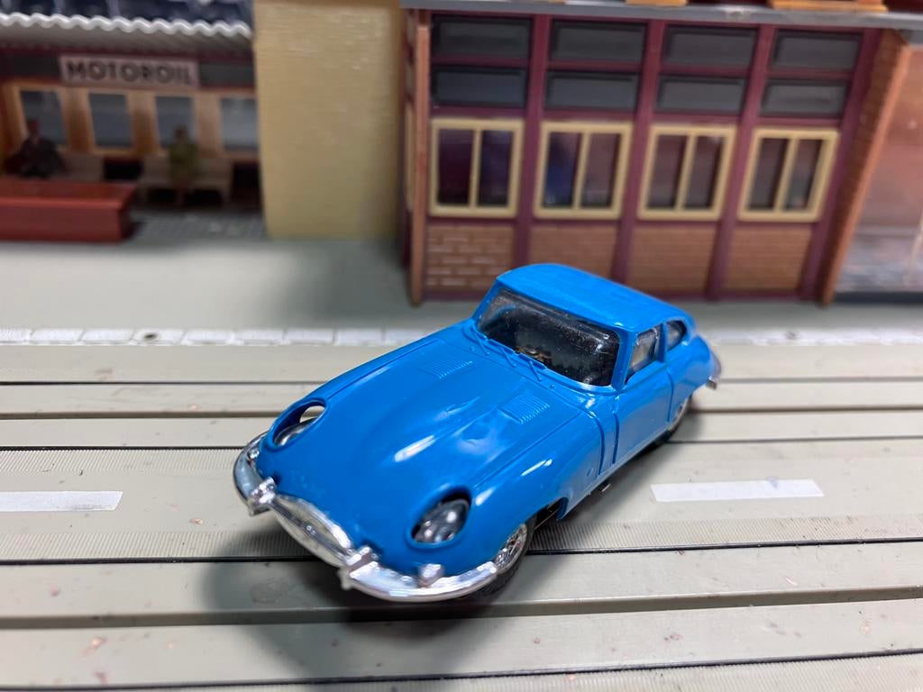 Faller AMS Jaguar E-Type blauw met vlakankermotor F4, Ophalen of Verzenden, Zo goed als nieuw, Elektrisch, Overige merken
