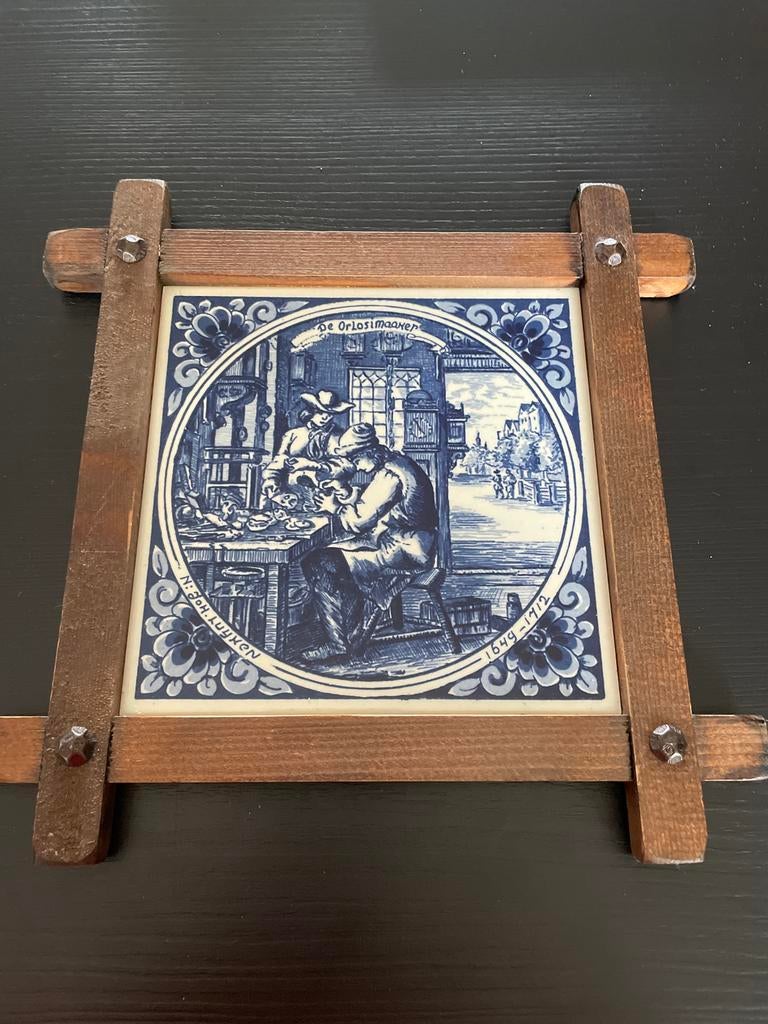 Delfts blauw tegeltableau 'De Orlosimaaker' N.Joh. Luyken, Antiek en Kunst, Ophalen of Verzenden