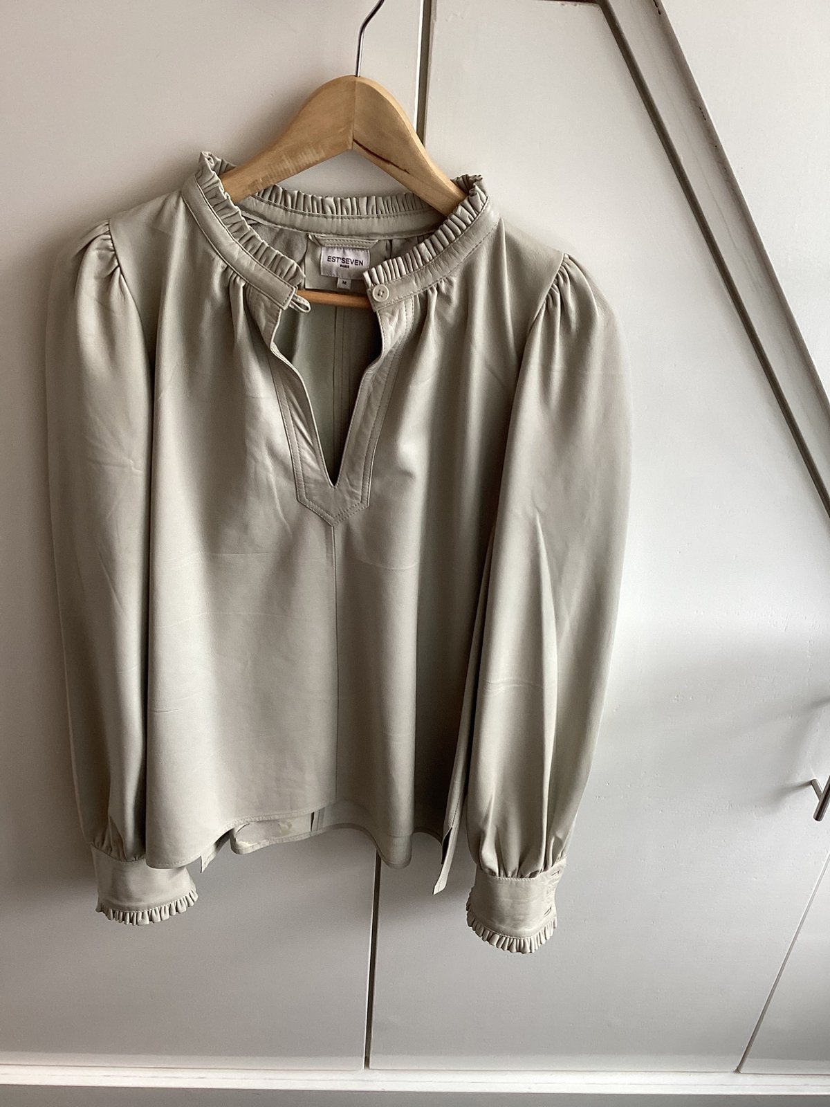Est’seven leren blouse maat M, Kleding | Dames, Blouses en Tunieken, Ophalen of Verzenden, Zo goed als nieuw, Maat 38/40 (M), Beige