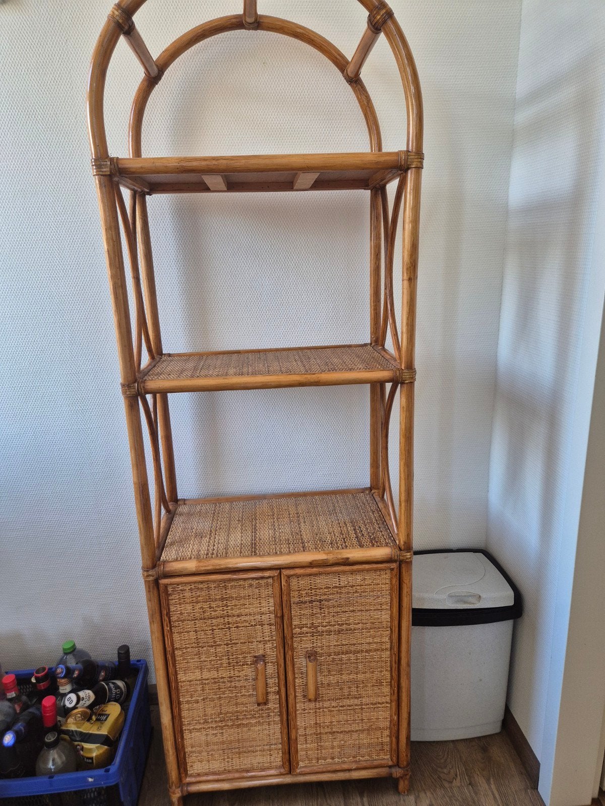 Rotan kastje en rekje, stoelen, tafel, Ophalen
