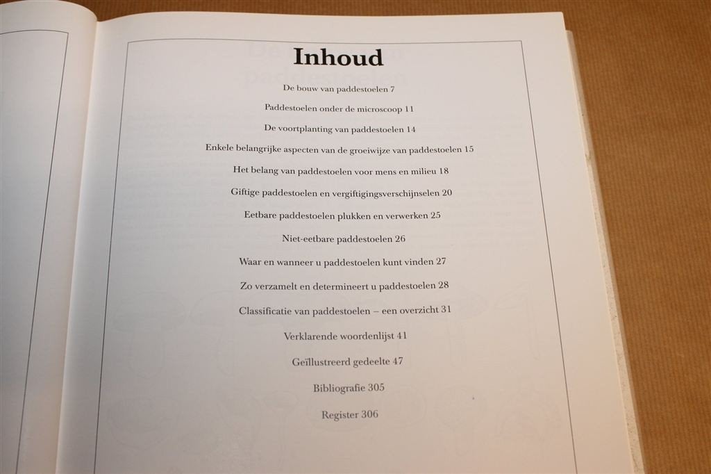 Boek in Kleur Over Paddestoelen — Meer Dan 300 Soorten, Ophalen of Verzenden, Gelezen, Bloemen, Planten en Bomen