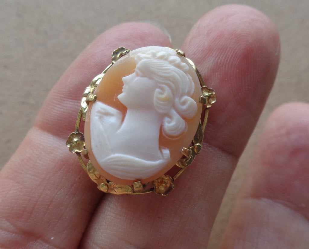 9 karaat gouden broche met camee [959], Sieraden, Tassen en Uiterlijk, Antieke sieraden, Verzenden, Goud, Broche, Met edelsteen
