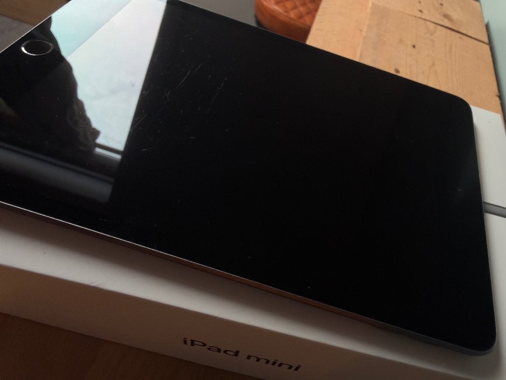 Foto 10 van Apple iPad mini 5 – 64GB – Space Grey – Met doos en lader