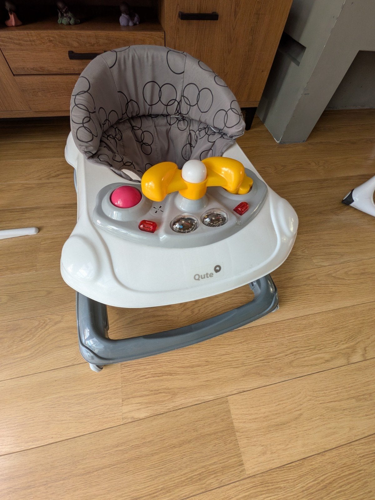 Baby walker with playing option, Ophalen