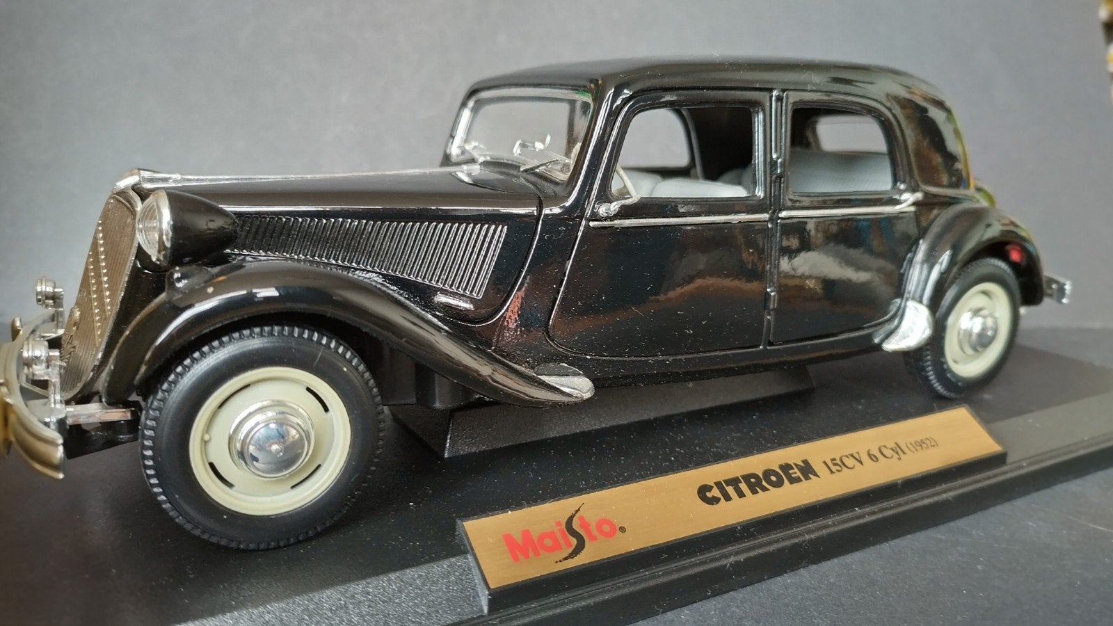 Citroen Traction Avant 15/6 1:18 Maisto Pol, Maisto, Auto, Verzenden, .