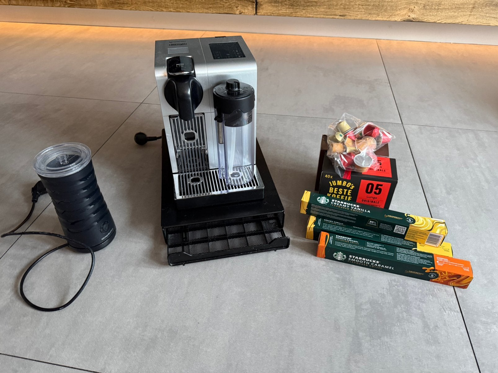 Nespresso De'Longhi koffiemachine met melkopschuimer, Ophalen, Gebruikt, Espresso apparaat, 1 kopje