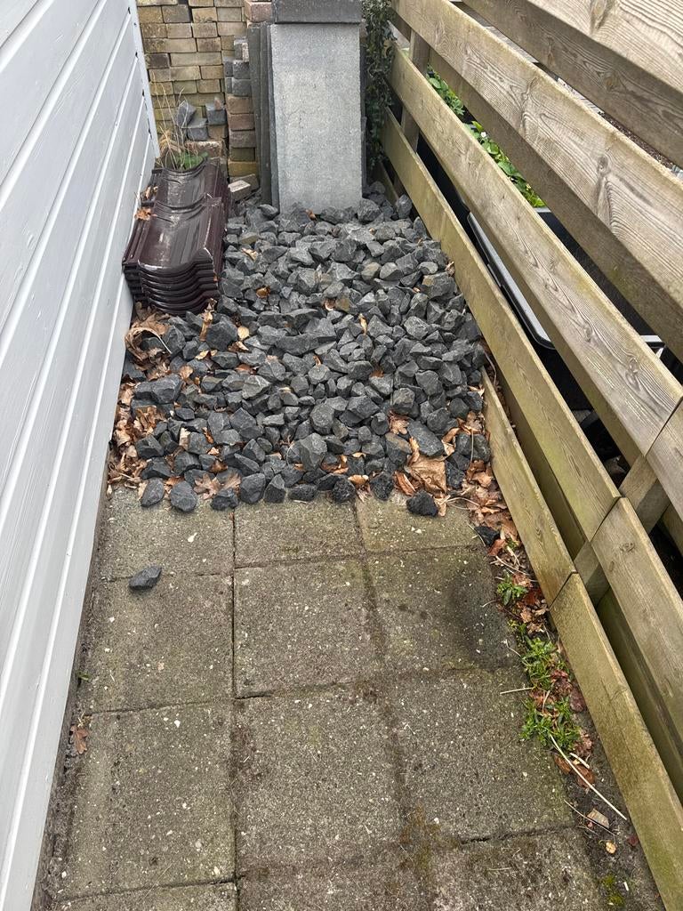 GratisBasalt  - Grijs/Zwart Sierstenen + tegels en klinkers, Tuin en Terras, Grind, Keien en Split, Ophalen, Zo goed als nieuw