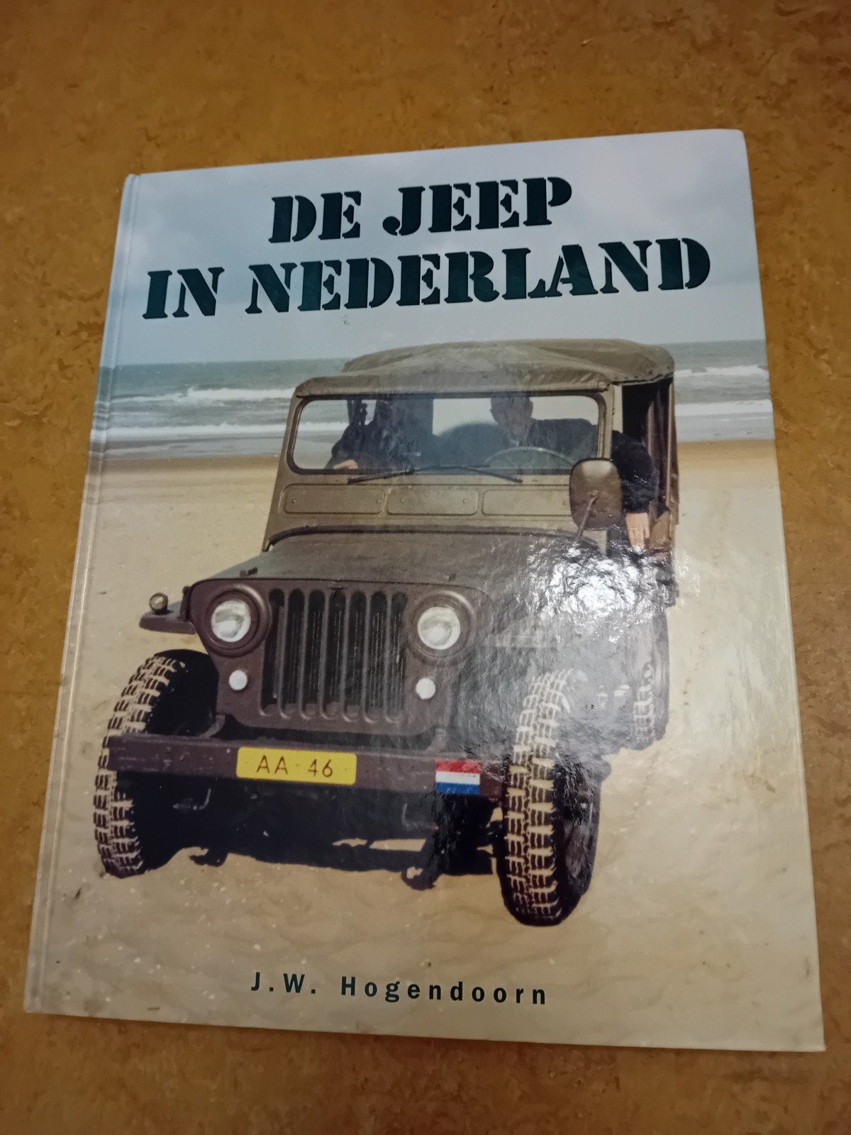 De Jeep in Nederland - J.W. Hogendoorn, Ophalen of Verzenden, Gelezen, Overige merken, J.W. Hogendoorn