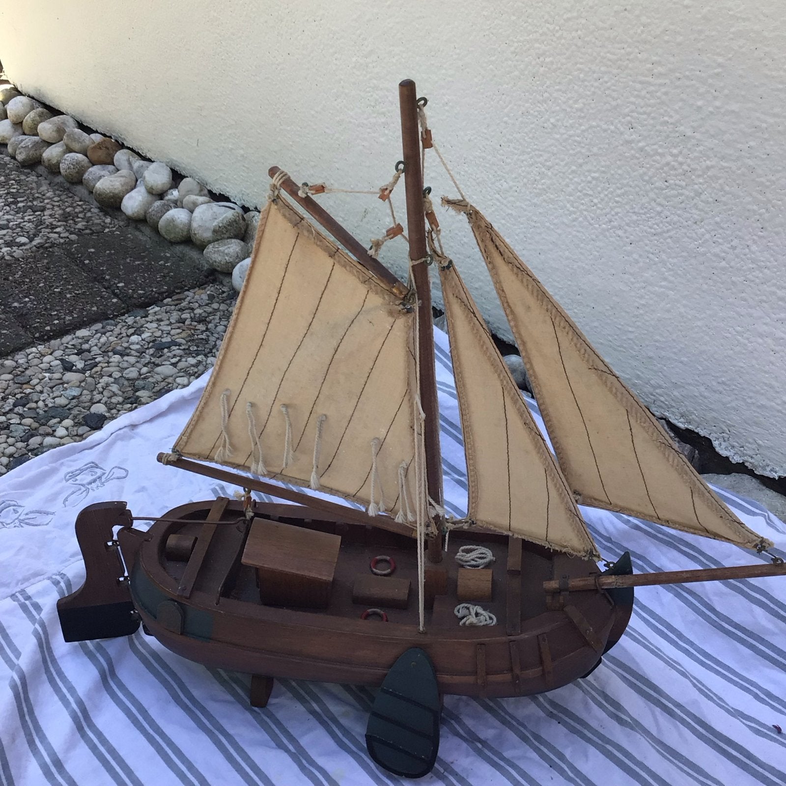 Houten modelboot met zeilen, Hobby en Vrije tijd, Ophalen of Verzenden, Gebruikt, Groter dan 1:32, Overige merken