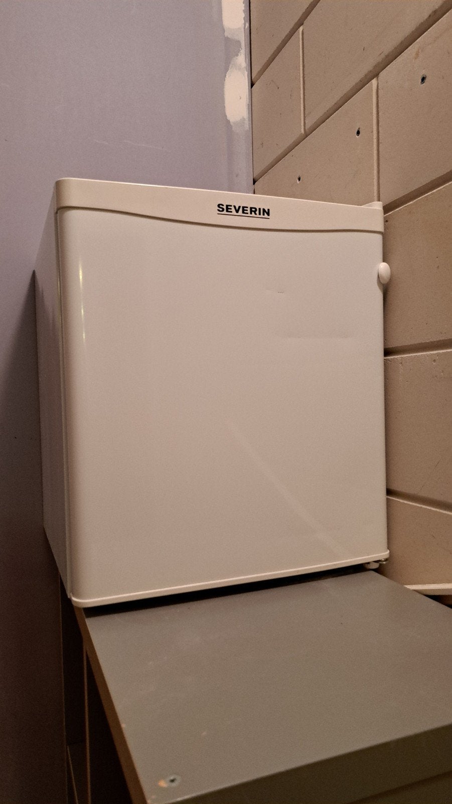 MINI KOELKAST IN NIEUWSTAAT, Minder dan 75 liter, Ophalen, Zonder vriesvak, Minder dan 85 cm