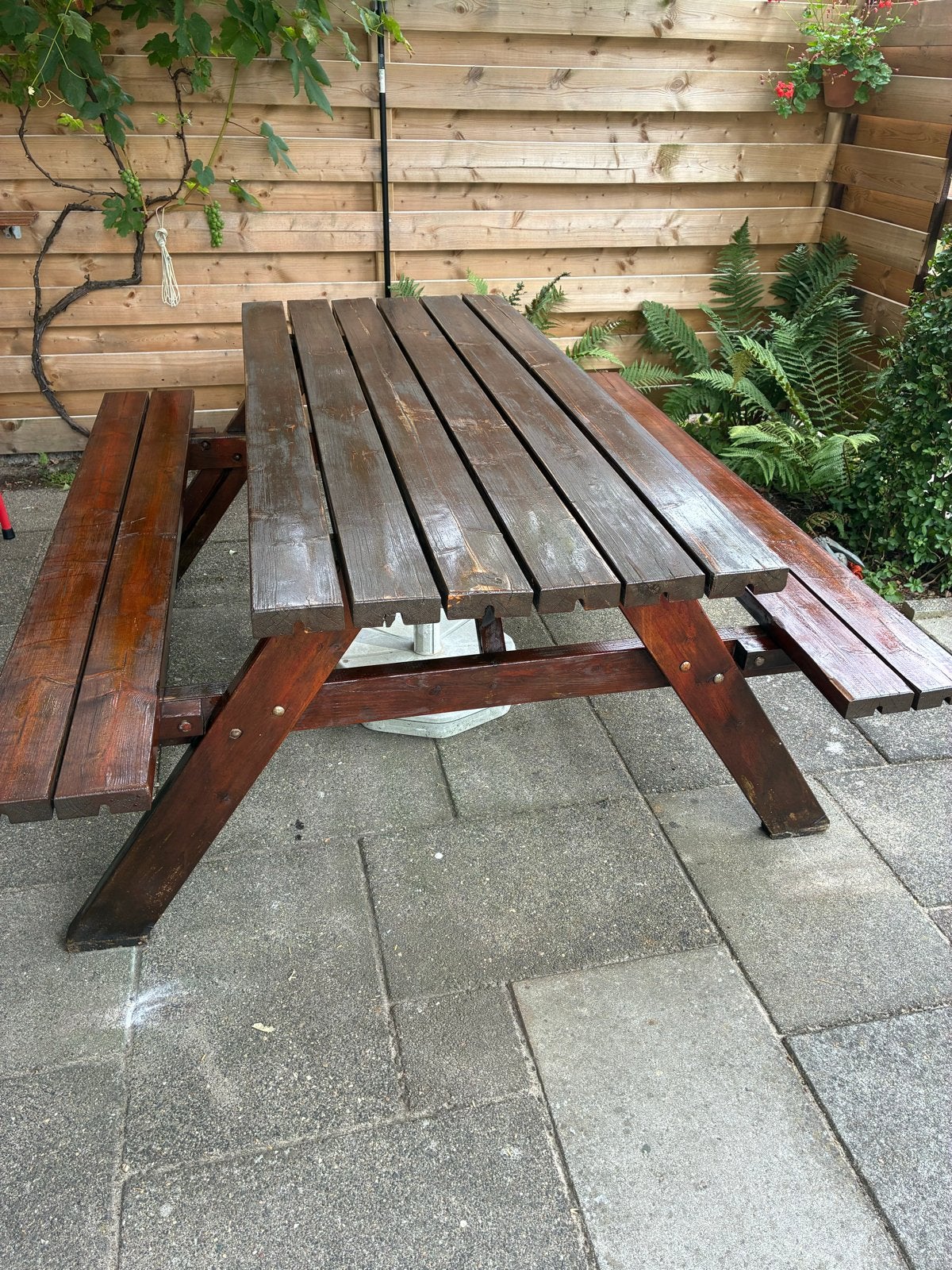 Stevige houten picknicktafel, opklapbare bankjes., Ophalen, Gebruikt, Rechthoekig, Hout