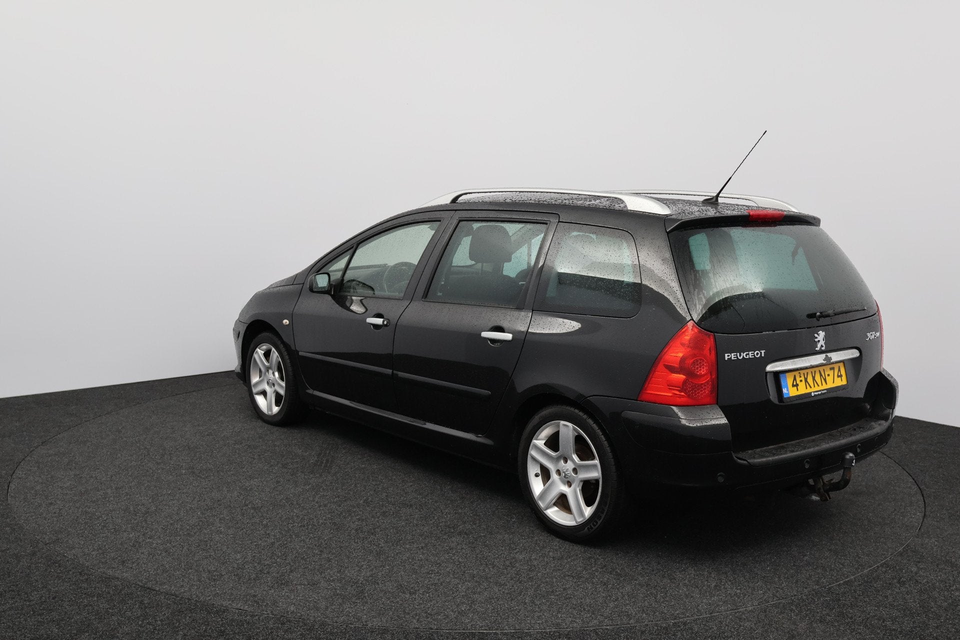 Peugeot 307 SW 2.0-16V Pack/ D-Riem verv: 186.000 KM!/ 7-PER, Auto's, Gebruikt, Zwart, 4 cilinders, 7 stoelen