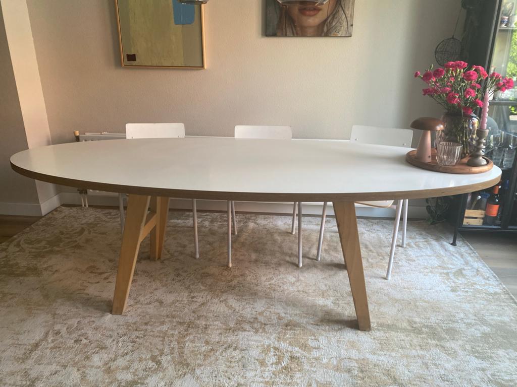 Ovale eettafel ARP design 240 x 100 hoit & wit, Huis en Inrichting, Tafels | Eettafels, Ophalen, Gebruikt, 100 tot 150 cm, 200 cm of meer