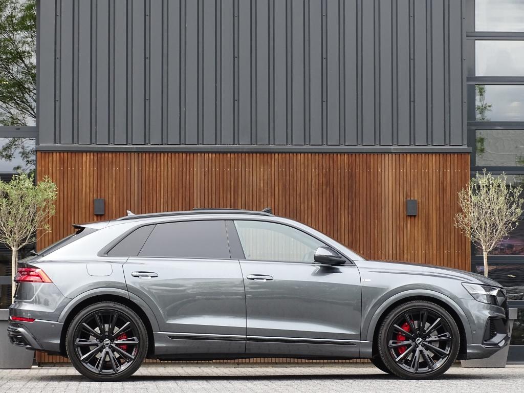 Audi Q8 55 TFSIe 381PK Quattro S-ed / Exclusive / Nachtzicht, Auto's, Audi, Automaat, 14 kWh, Gebruikt, 2995 cc