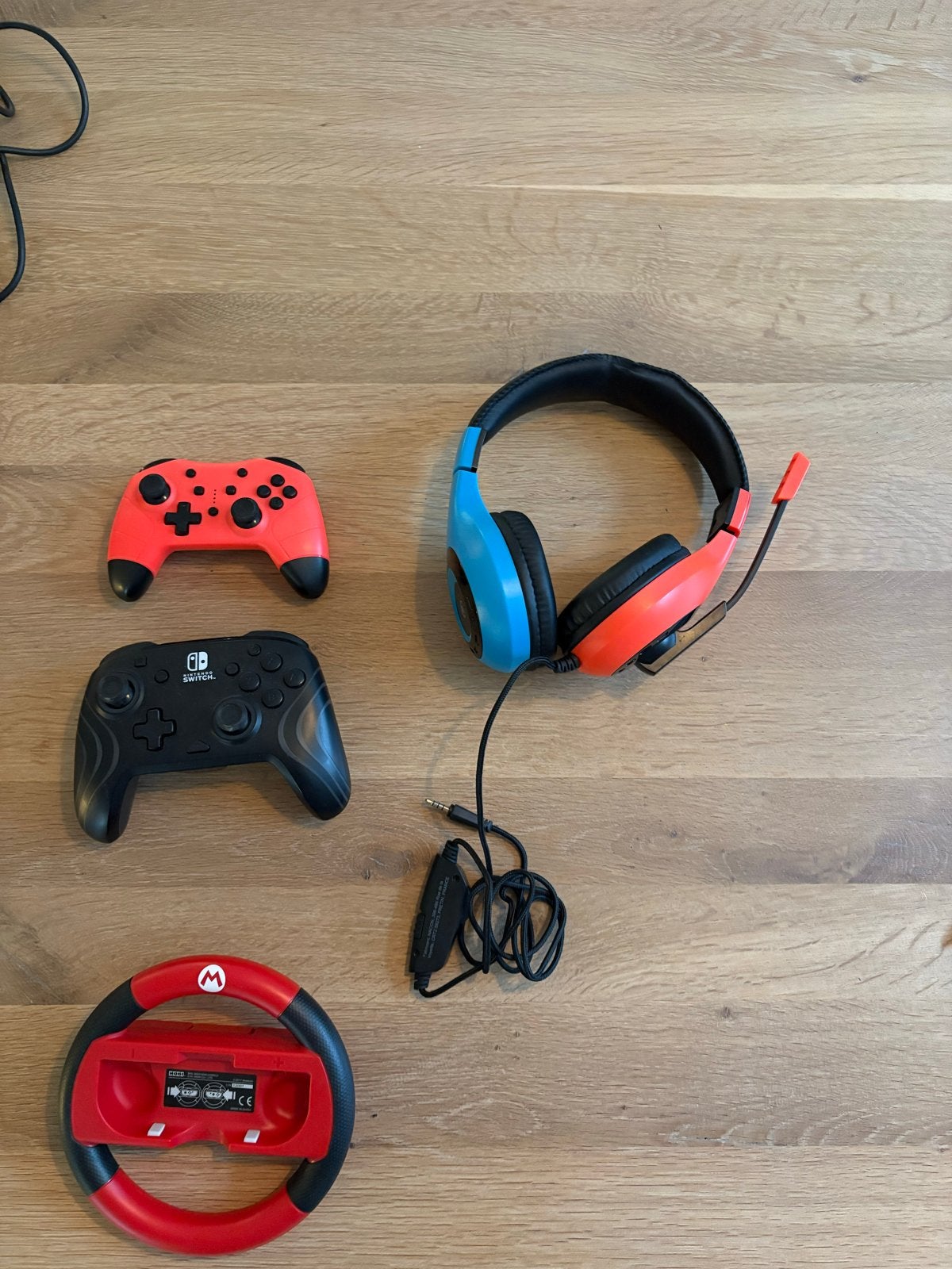 Nintendo Switch met 10 spellen en veel accessoires, Spelcomputers en Games, Ophalen of Verzenden, Zo goed als nieuw, Met 3 controllers of meer