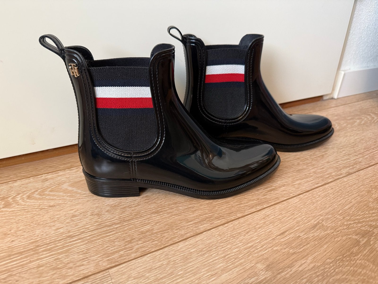 Tommy Hilfiger regenlaarzen maat 39, Ophalen of Verzenden, Zo goed als nieuw, Zwart, Regenlaarzen
