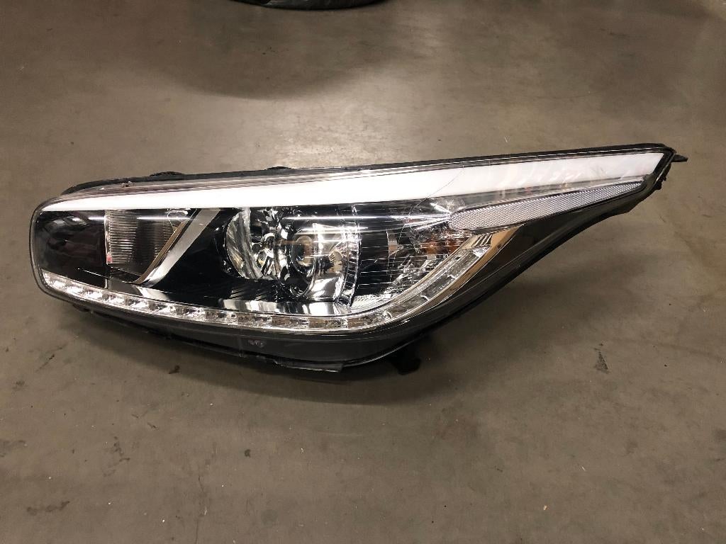 Linker Koplamp Kia Ceed JD vanaf 2011, Kia, Ophalen of Verzenden, Nvt, Gereviseerd